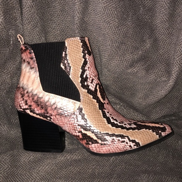 Qupid pink snakeskin booties 7.5 - Picture 3 of 7